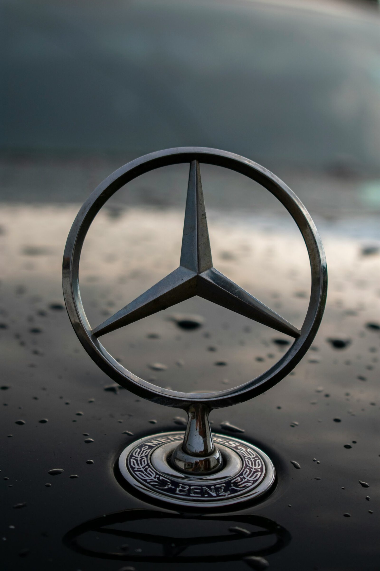 Mercedes-Benz emblem